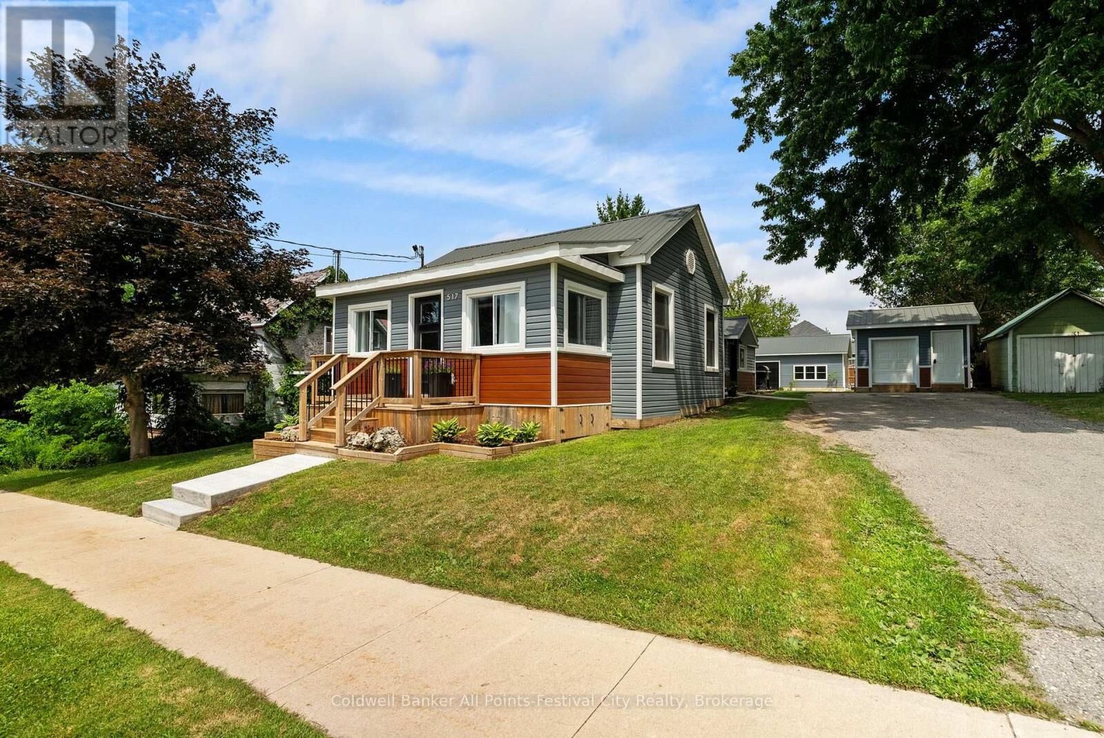 Property Photo:  517 Willoughby Street  ON N0G 2H0 