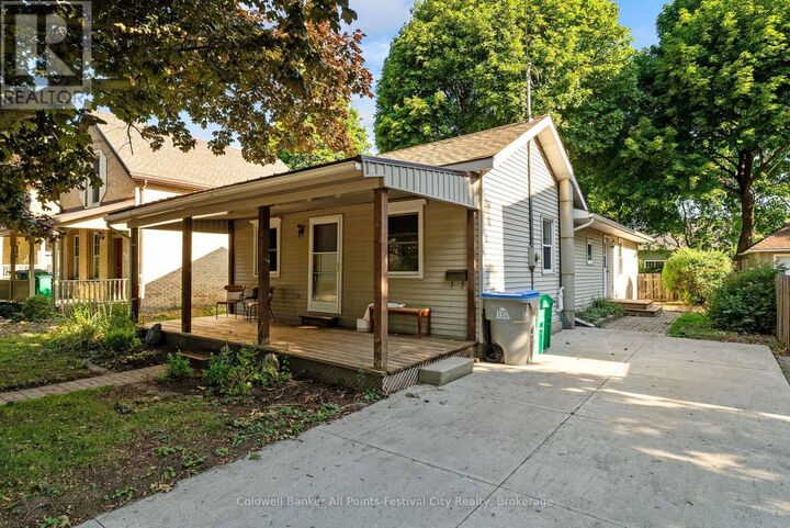 Property Photo:  33 Bruce Street East  ON N7A 1S7 