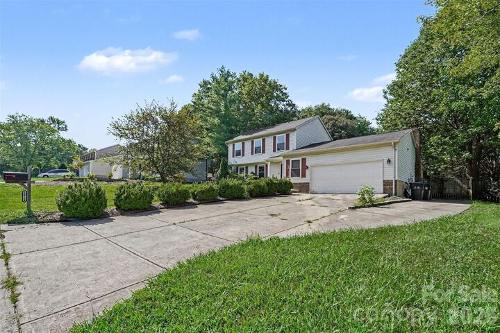 Property Photo: 10724 Downpatrick Place NC 28262