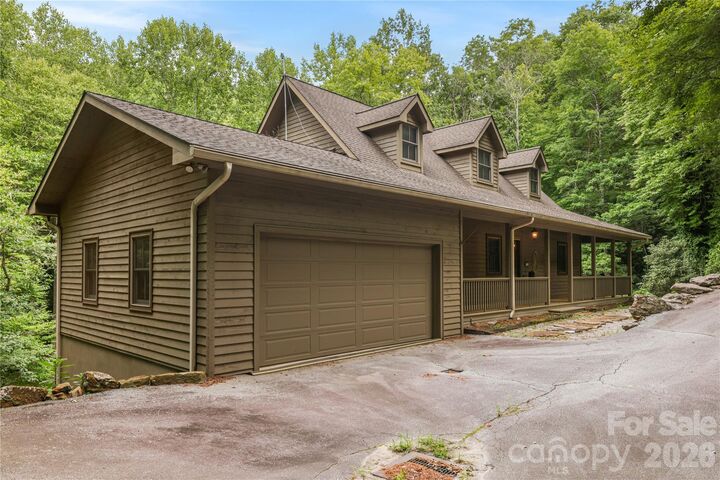 Property Photo:  911 Buckberry Drive N  NC 28774 