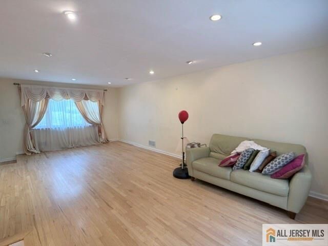 Property Photo:  13 Greenwich Road  NJ 08820 