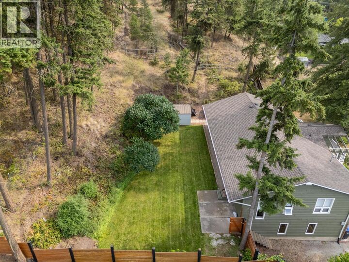 Property Photo: 353 Clifton Road South BC V1V 1A4