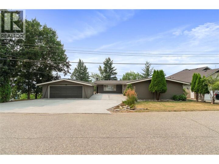 1961 16 Street Northeast — photo 1