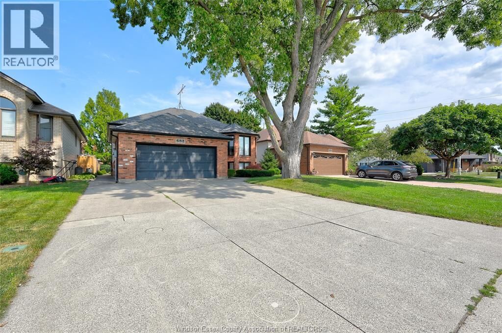 Property Photo:  682 Michael Drive  ON N8N 4N2 