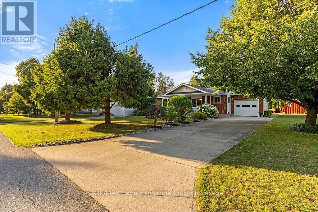 Property Photo: 334 Cole Boulevard ON N0H 2L0
