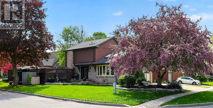 Property Photo:  481 Camelot Drive West  ON L1K 1M5 