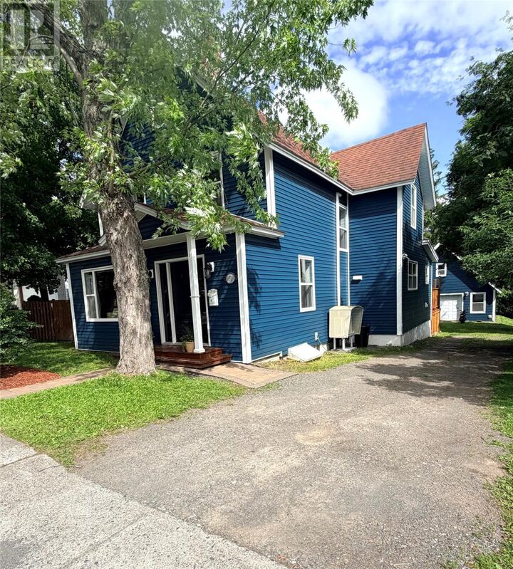31 Carmelite Road — photo 1