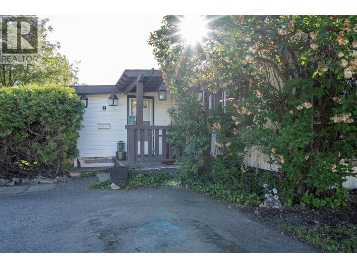 Property Photo:  720 Commonwealth Road 8  BC V4V 1R5 