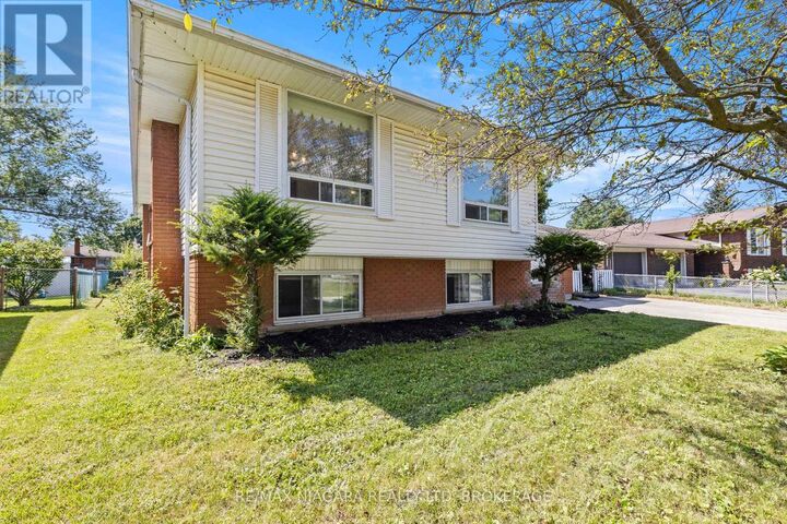 Property Photo:  74 Westwood Crescent  ON L3C 4R3 