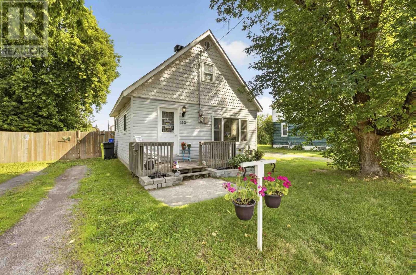 Property Photo:  112 Vivian Ave  ON P6C 2G1 