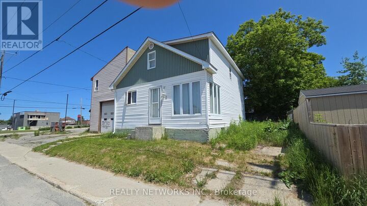 Property Photo:  48 Cameron Street South  ON P4N 3S6 