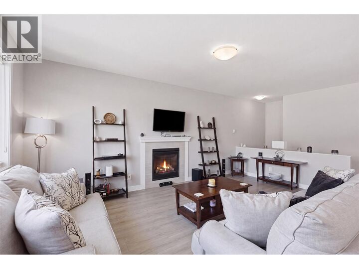 Property Photo:  2352 Bossert Avenue  BC V2B 4V6 