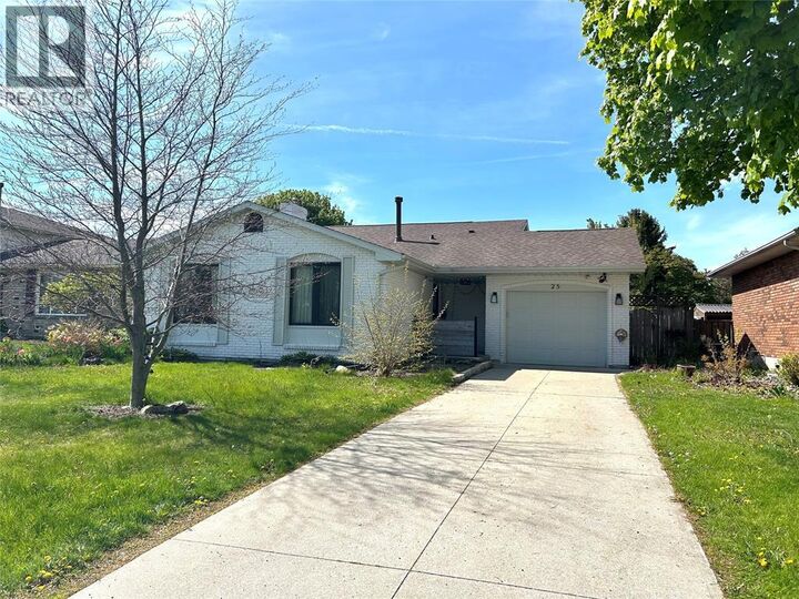 Property Photo:  25 Durco Avenue  ON N7S 4N3 