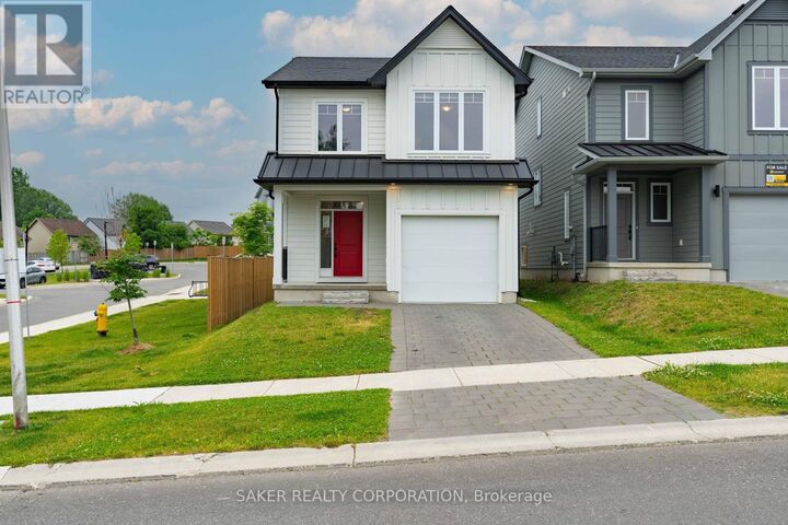 939 Deveron Crescent — photo 1