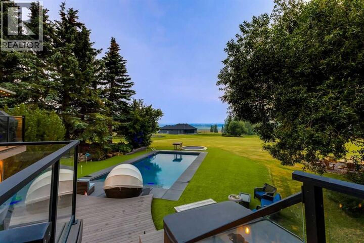 Property Photo:  31 Rosewood Drive Southwest  AB T3Z 3K7 