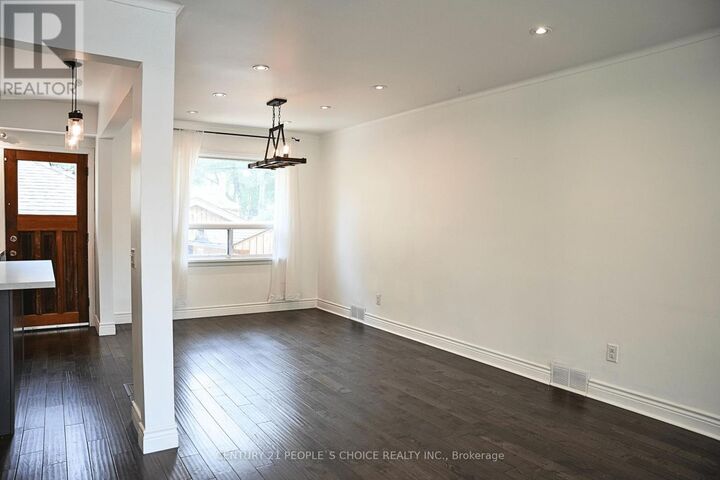 Property Photo:  7 North Heights Road  ON M9B 2T2 