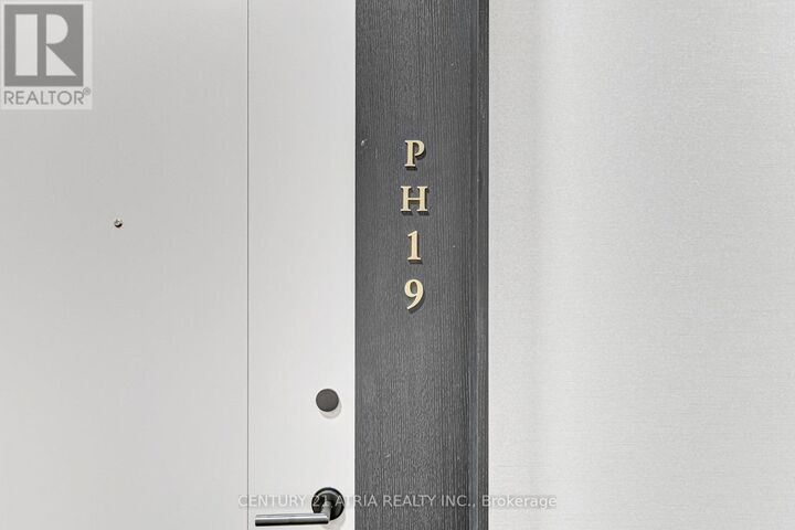 Property Photo:  858 Dupont Street Ph19  ON M6G 0C1 