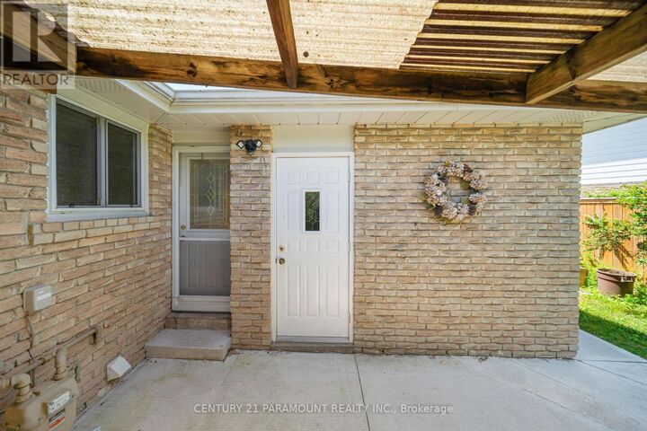 Property Photo: 11 Gondola Crescent ON L6S 1W5