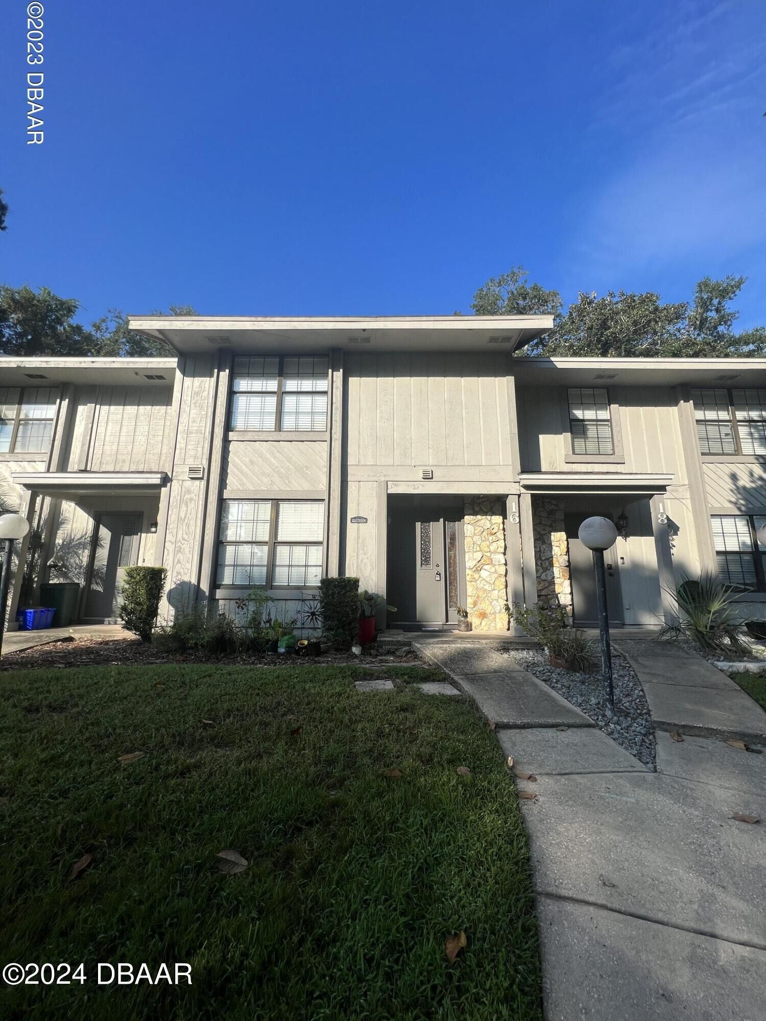 Property Photo:  16 Oakwood Park  FL 32174 
