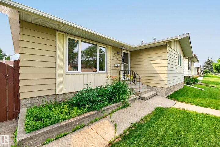 Property Photo: 11607 139 Avenue NW AB T5X 3L3