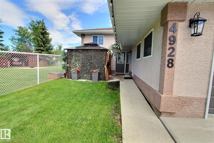 4928 50A Avenue — photo 1