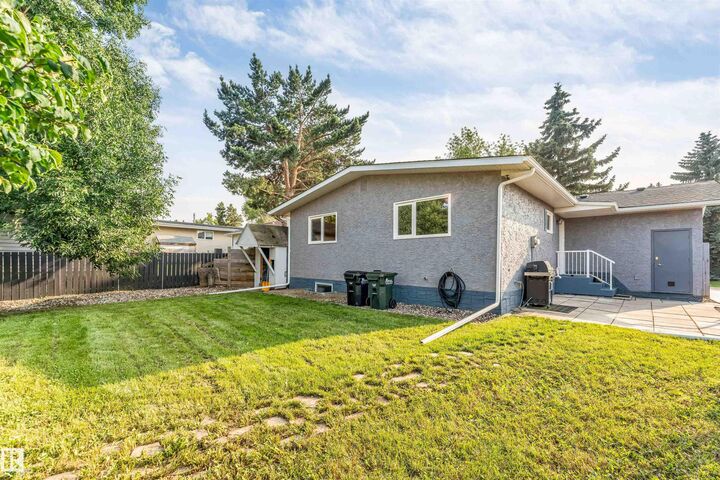 Property Photo:  131 Garland Crescent  AB T8A 2R1 