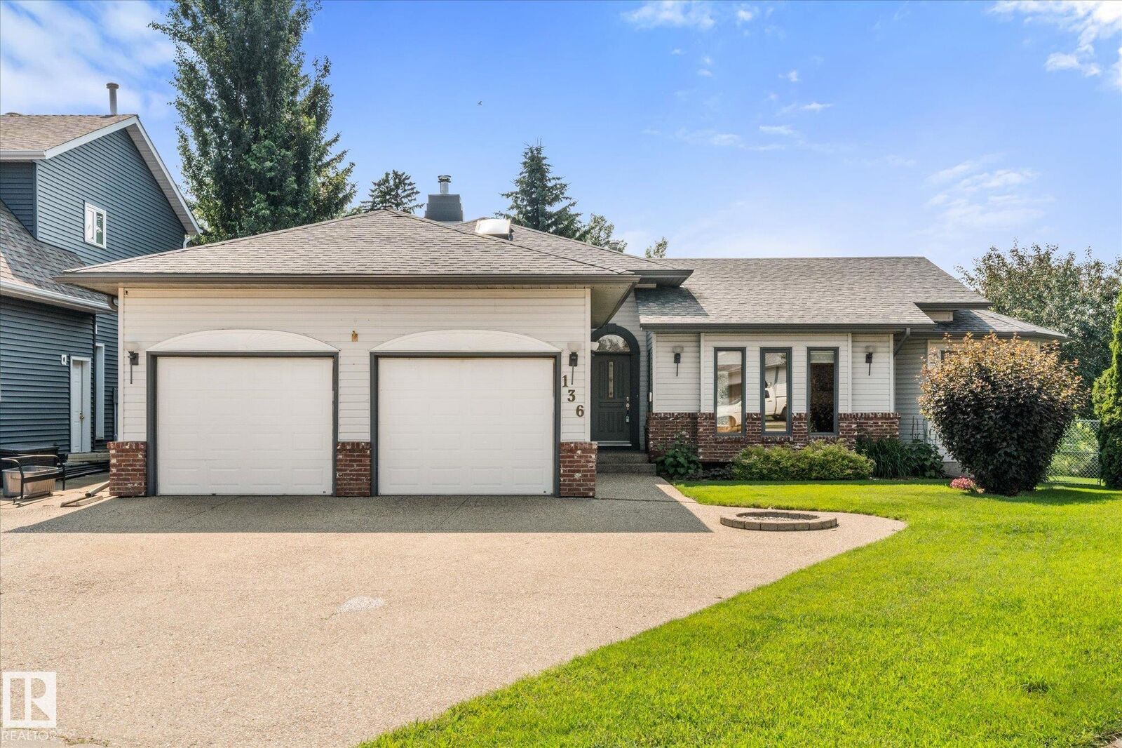 Property Photo:  136 Westridge Crescent  AB T7X 3C8 