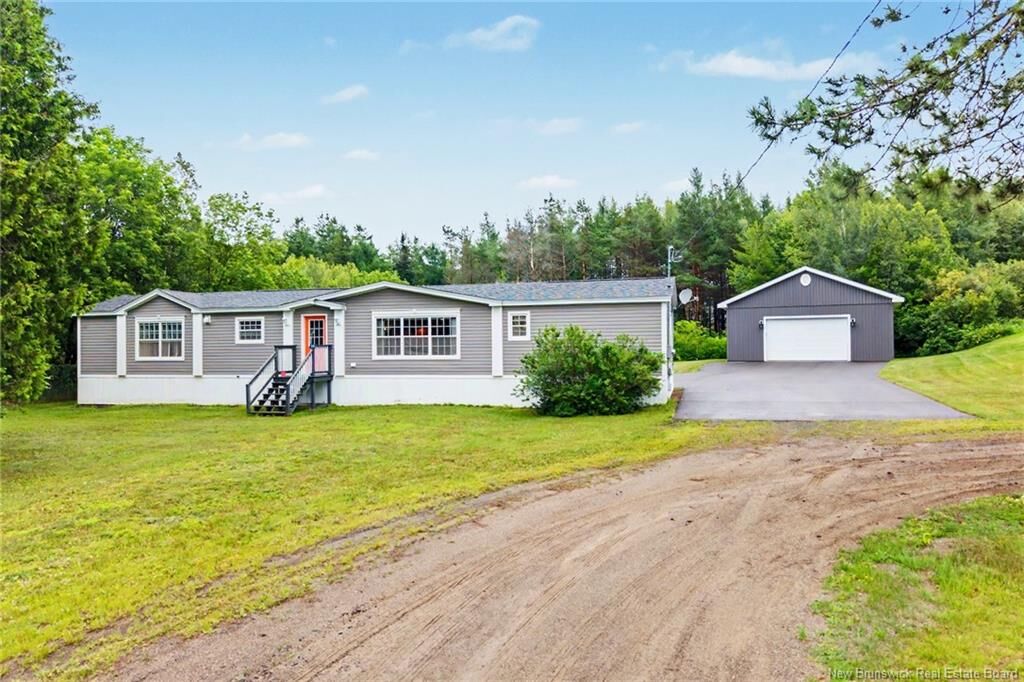 Property Photo:  19 Pine Street  NB E4A 1Z4 