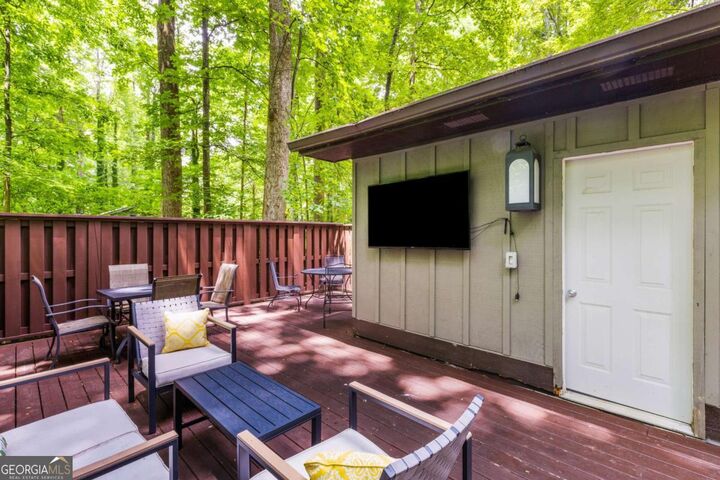 Property Photo: 482 Shady Lane Circle GA 30115