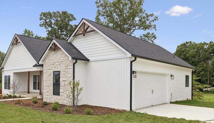 Property Photo:  205 Hidden View  TN 37327 
