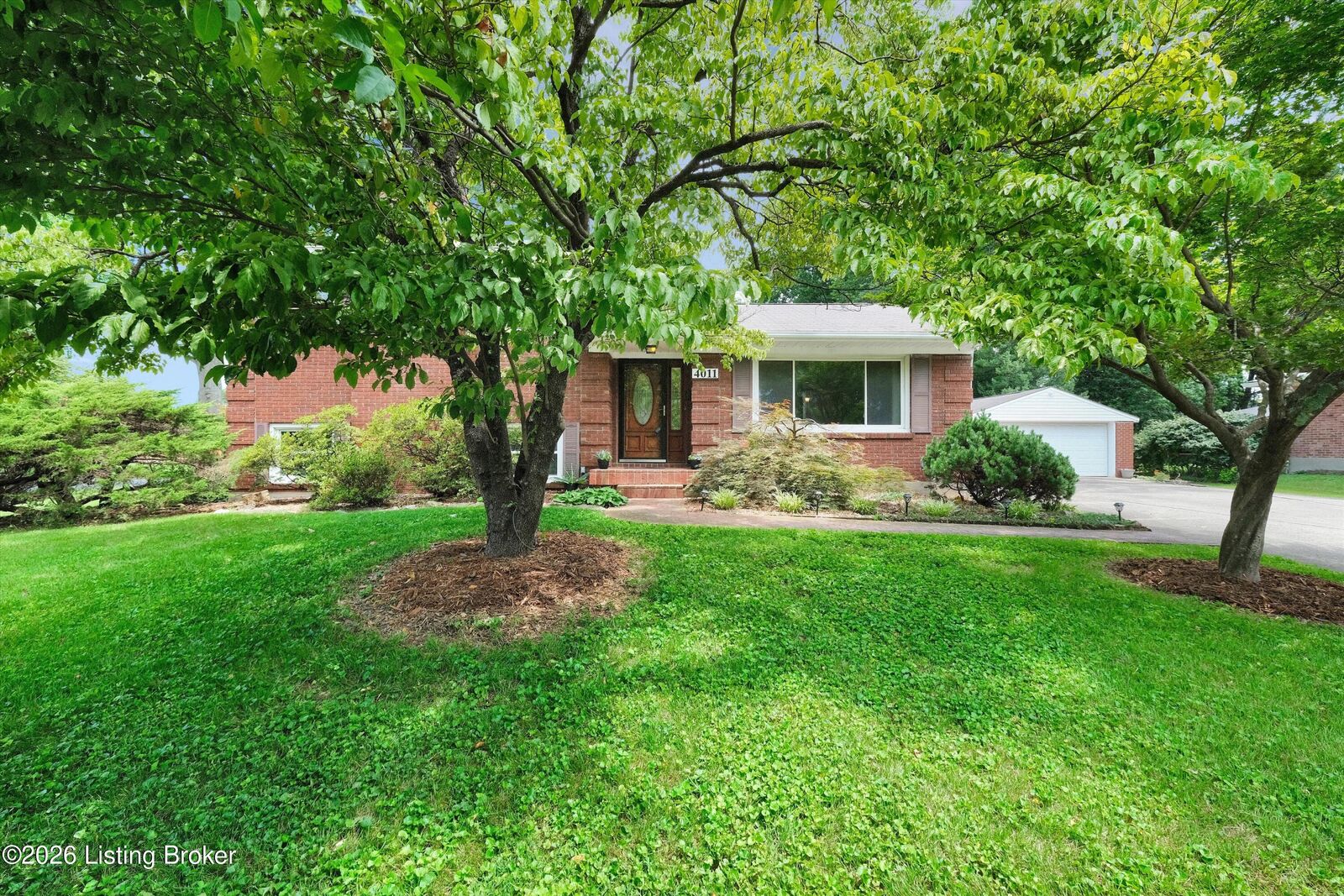 Property Photo: 4011 Mamaroneck Rd KY 40218