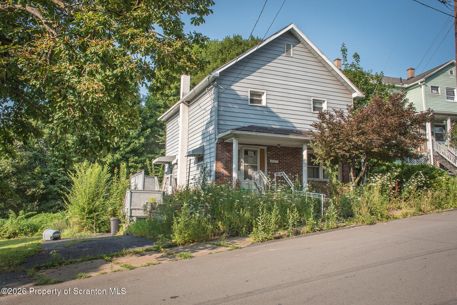Property Photo:  137 W Parker Street  PA 18508 