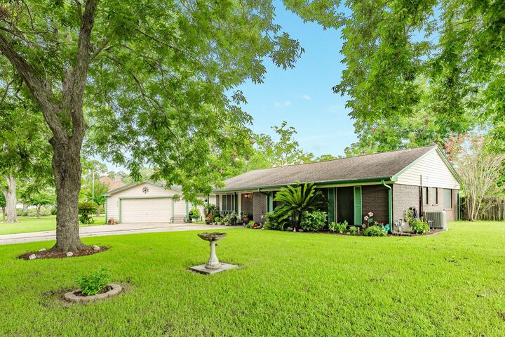 Property Photo: 208 Lostracco Street TX 77515