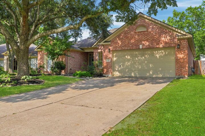 Property Photo:  1211 Lamplight Trail Drive  TX 77450 