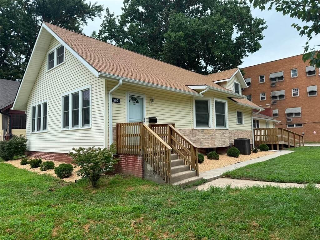 Property Photo: 302 N Noyes Boulevard MO 64501