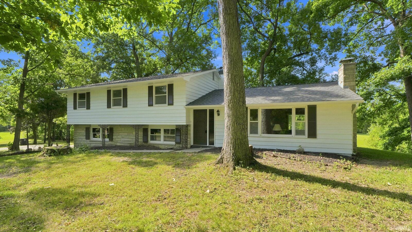 Property Photo: 608 E Till Road IN 46825