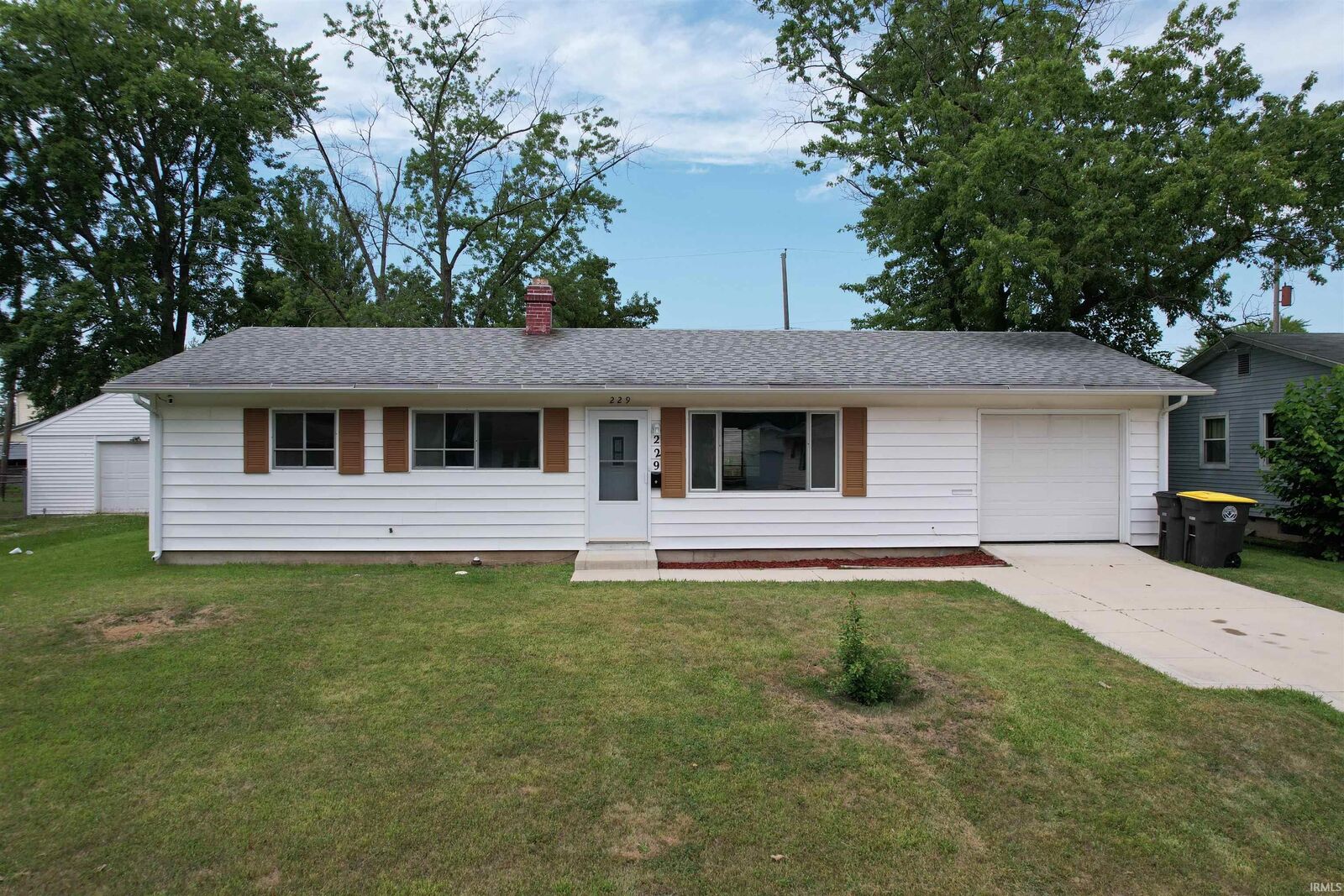 Property Photo: 229 Corwin Lane IN 46816-1020