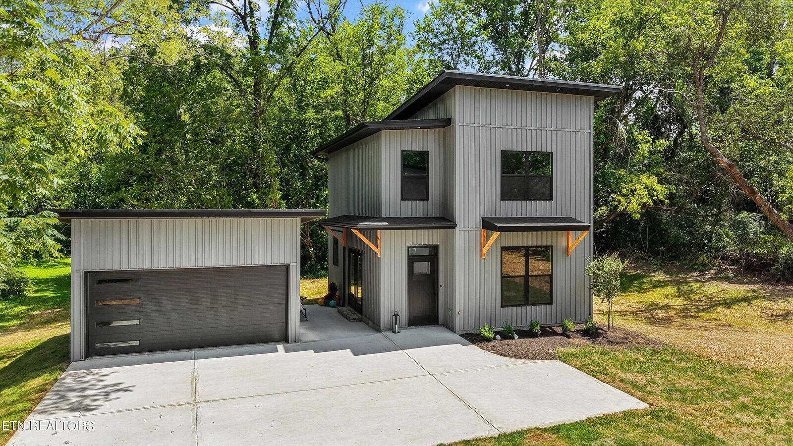 Property Photo: 2944 Beaumaple Way TN 37917