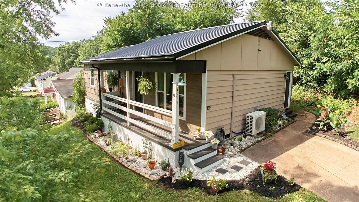 Property Photo: 5219 Kel Dawn Circle WV 25313