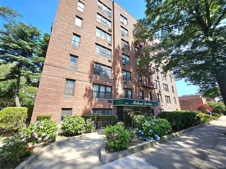 Property Photo:  87-01 Midland Parkway 7D  NY 11432 