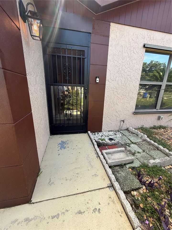 Property Photo: 5911 N Fork Court FL 33809