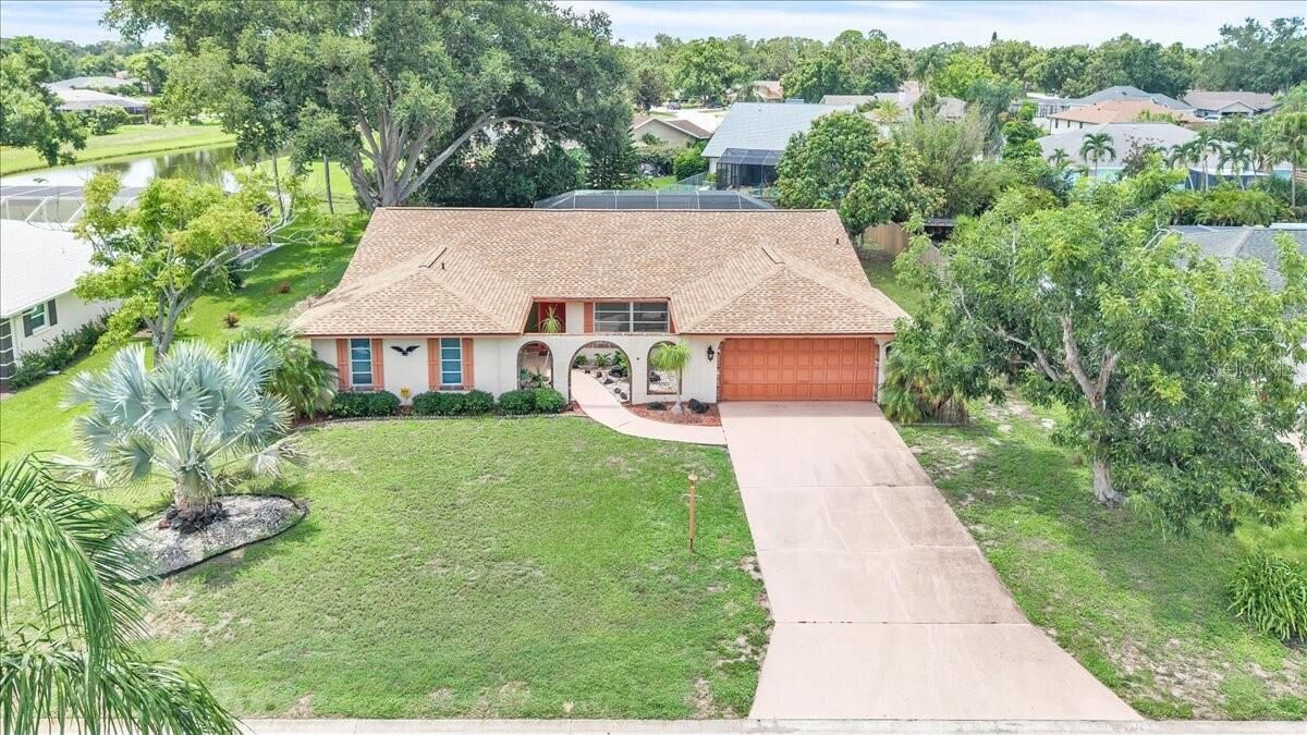 Property Photo:  5012 Palm Aire Drive  FL 34243 