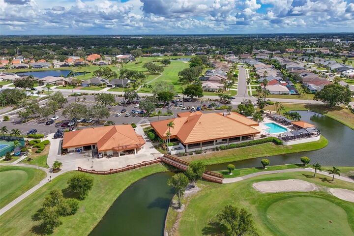 Property Photo: 4427 Murfield Drive E FL 34203