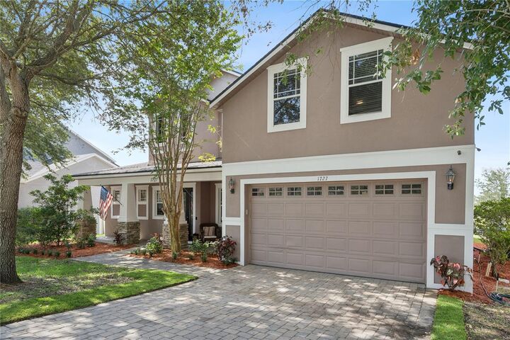 Property Photo:  1727 Southern Oak Loop  FL 34715 