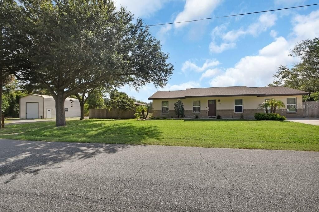 Property Photo:  103 Siesta Court  FL 32724 