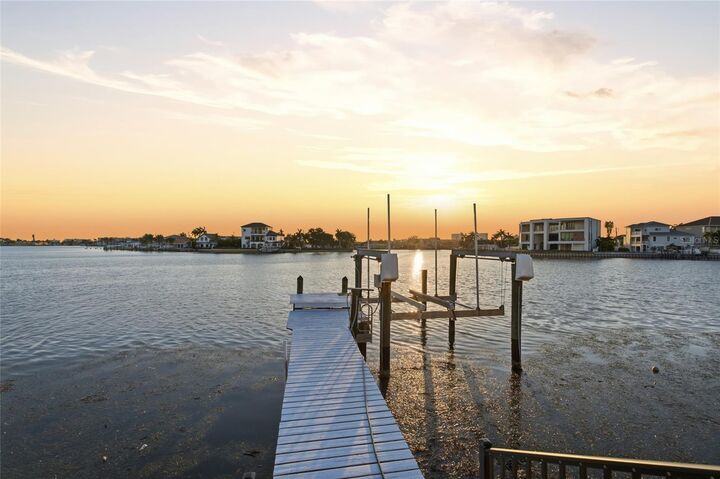 Property Photo: 1818 Dolphin Boulevard S FL 33707