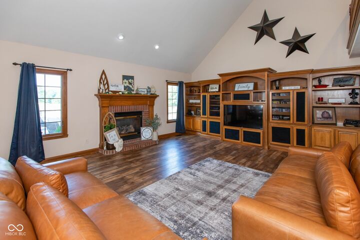 Property Photo: 5425 E 700 N IN 46131