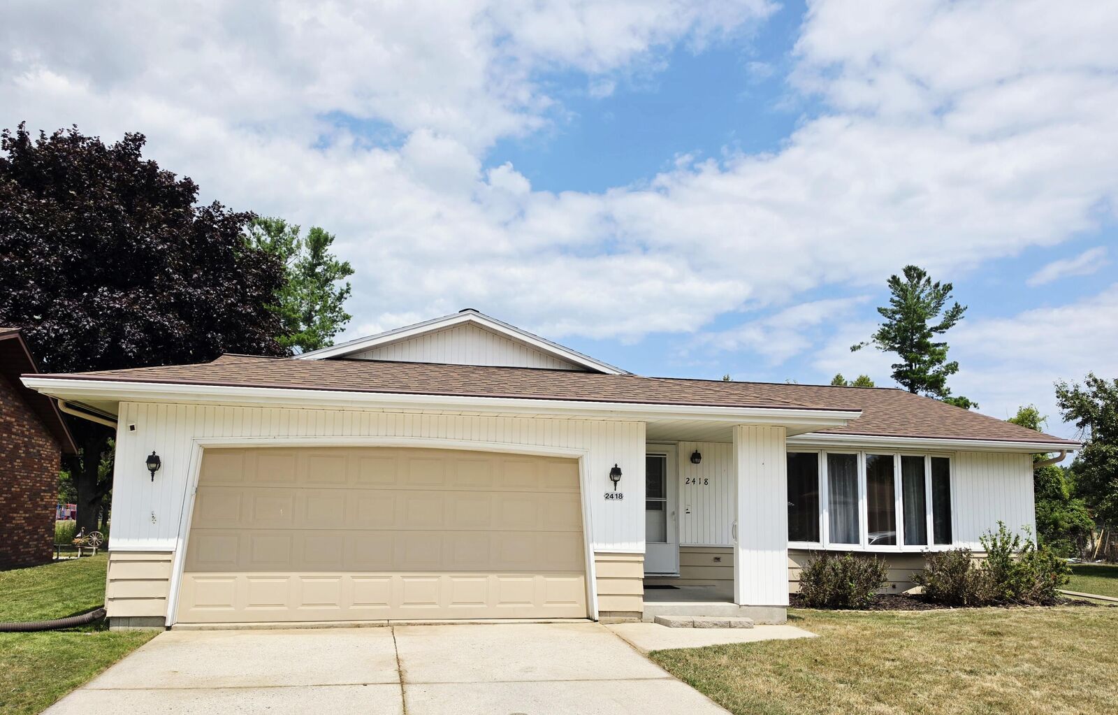 Property Photo: 2418 Pershing Ave WI 53083