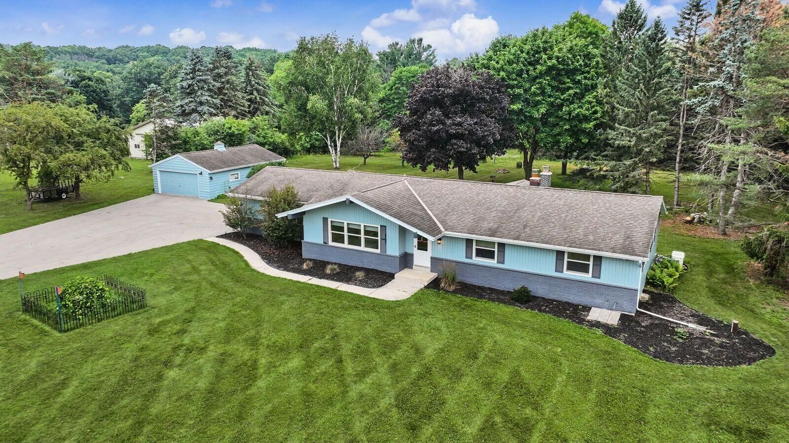 Property Photo: 1661 Friess Lake Rd WI 53033