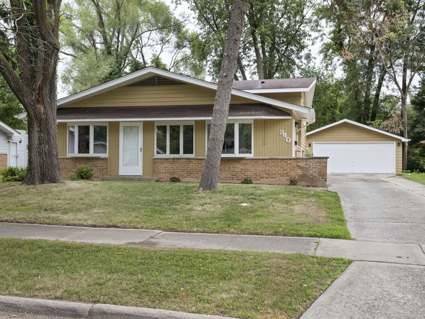 Property Photo:  340 Winnebago Street  IL 60466 